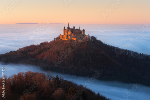 Burg Hohenzollern   ber dem Nebelmeer