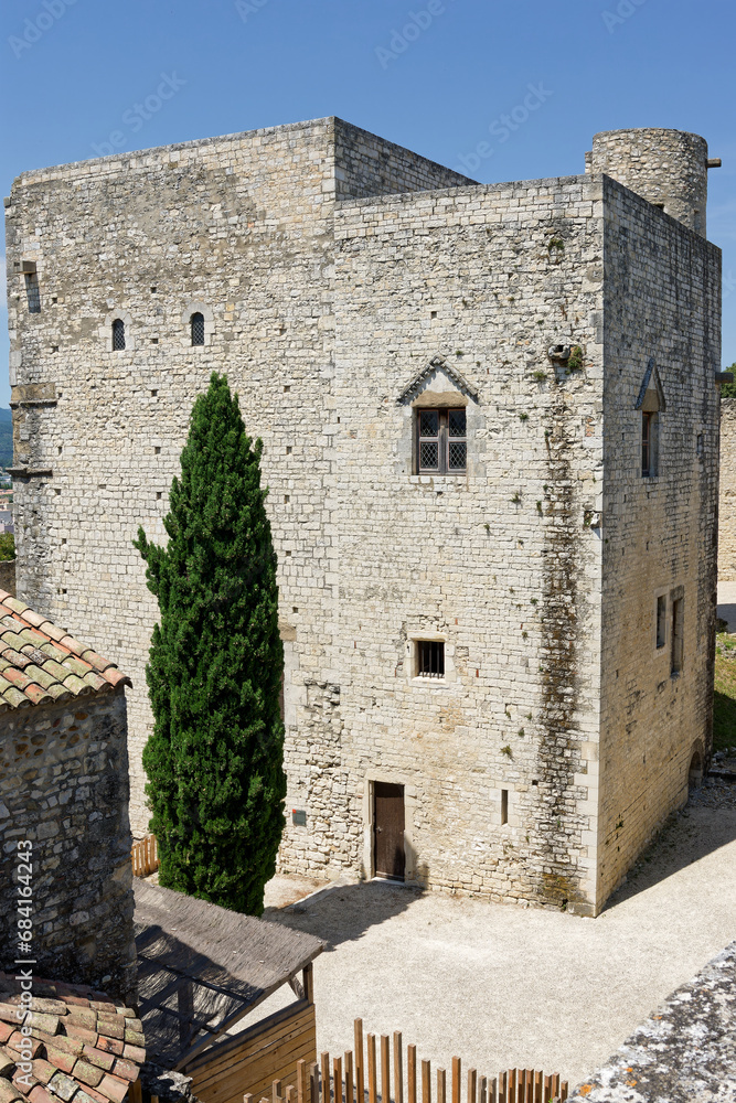 Donjon du château des Adhémar de Montélimar dans la Drôme