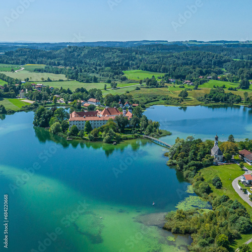 Ausblick über den Klostersee auf Kirchseeon in Oberbayern