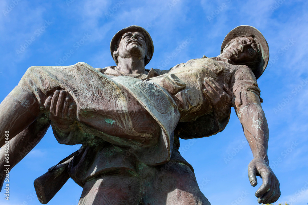 Ταπετσαρία Canakkale / Turkey, May 26, 2019 / Monument of a Turkish soldier carrying wounded Anzac soldier at Canakkale (Dardanelles) Martyrs' Memorial, Turkey