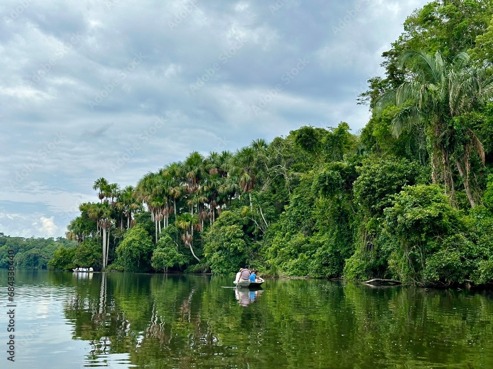 Φωτογραφία Sandoval lake of tambopata reserve in Peru: canoeing through scenic landscape of