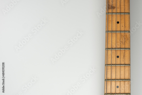 ギターのネック、白バックの背景素材 