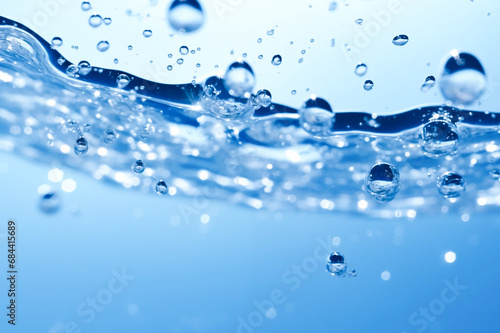 水面で跳ね上がる水飛沫と水中の泡