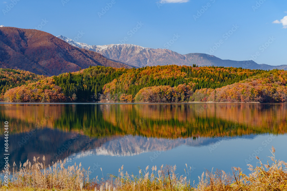 長野県　紅葉の青木湖