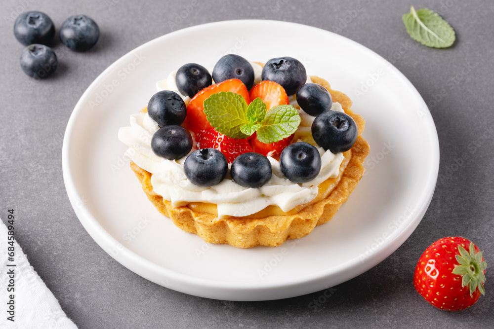 Creamy cheesecake cake with blueberry and strawberries Creamy cheesecake cake with blueberry and strawberries