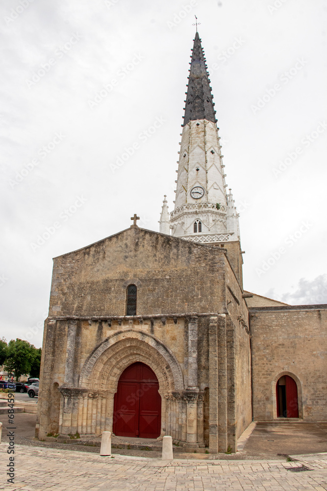 Ars-en-Ré. Façade de l'église Saint-Etienne . Charente-Maritime. Nouvelle-Aquitaine