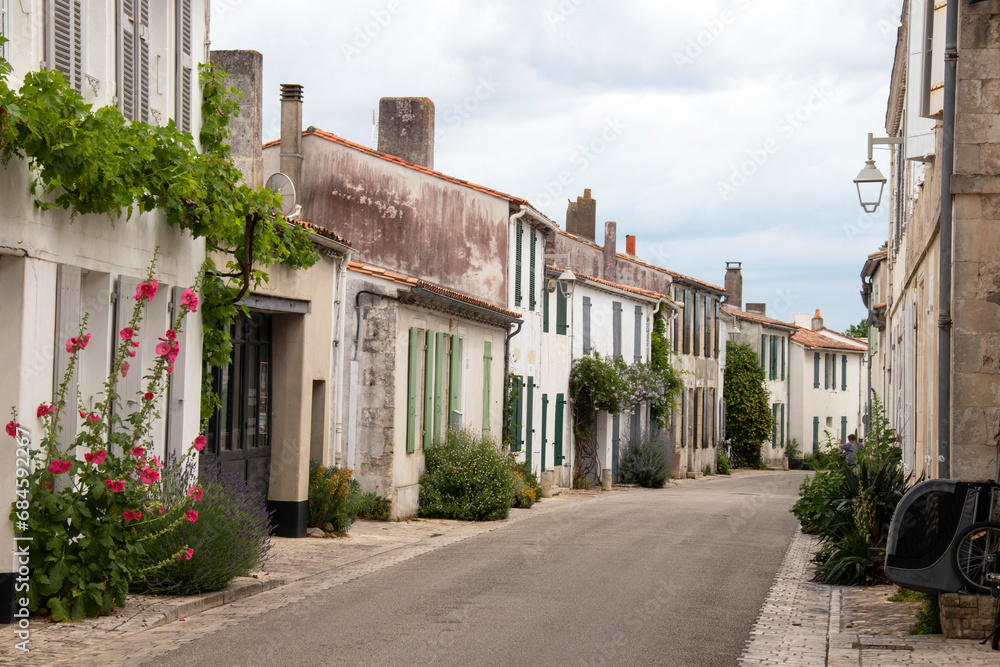 Ars-en-Ré. Rue du centre. Charente-Maritime. Nouvelle-Aquitaine