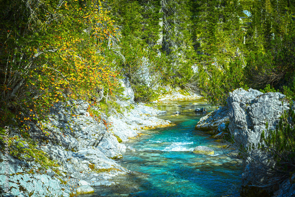 Der Lech - unberührte Wildflusslandschaft in Lech am Arlberg (Vorarlberg, Österreich) Der Lech - unberührte Wildflusslandschaft in Lech am Arlberg (Vorarlberg, Österreich)