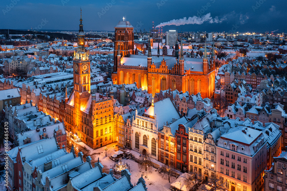 Obraz na płótnie Aerial view of the beautiful main city in Gdansk at winter, Poland w salonie