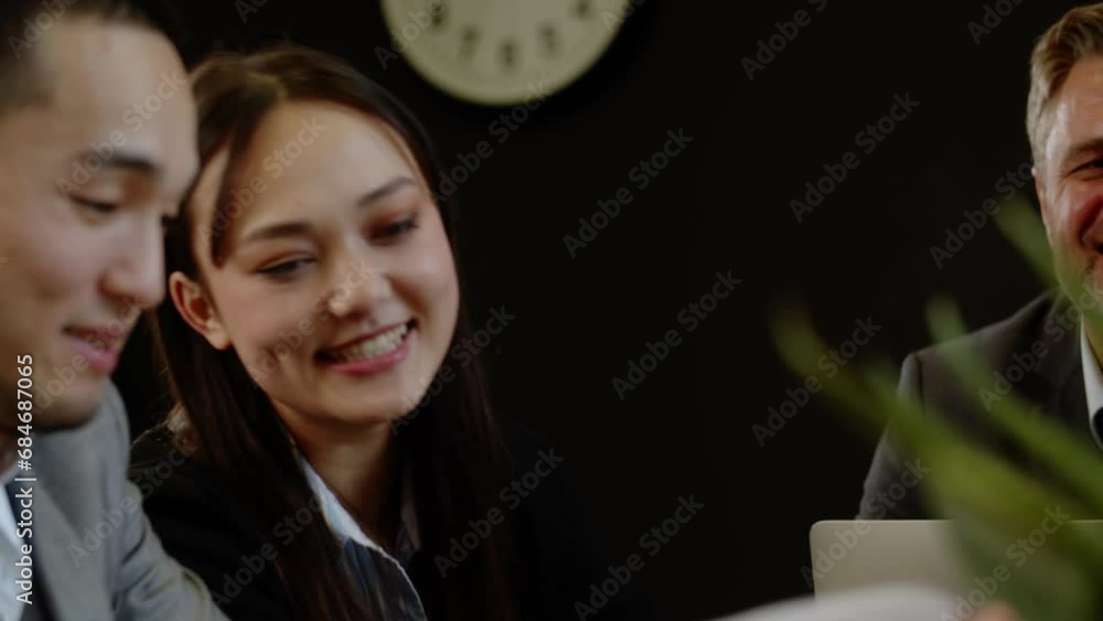 Vidéo Stock Group meeting of businessman people in office. Company