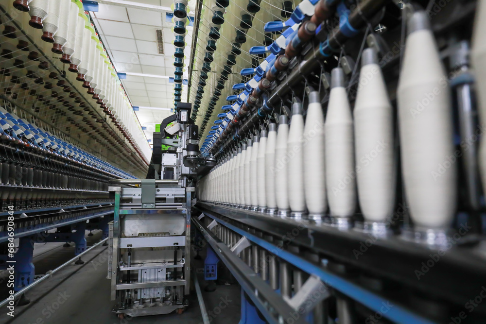 Naklejka premium The automatic doffing robot is performing doffing operations in a spinning workshop