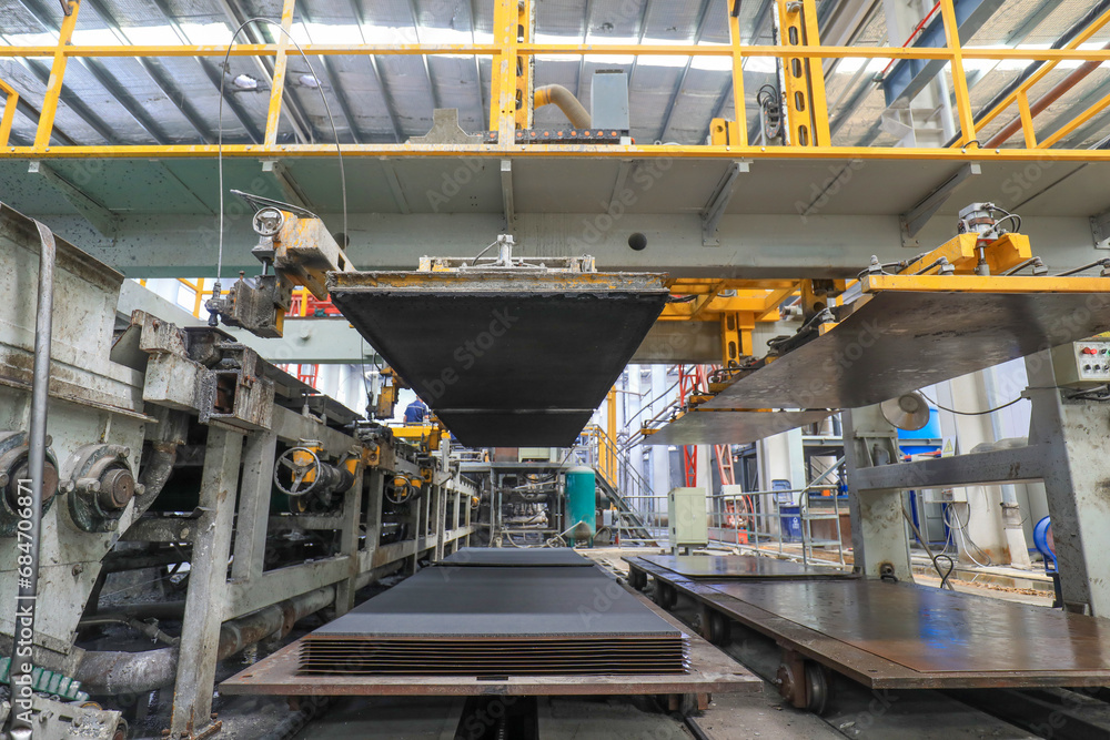 Workers work nervously on the production line of new building materials calcium silicate board, North China Workers work nervously on the production line of new building materials calcium silicate board, North China