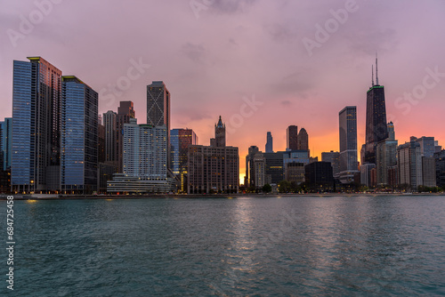 View of Chicago skyline under overcast sky at sunset © alpegor