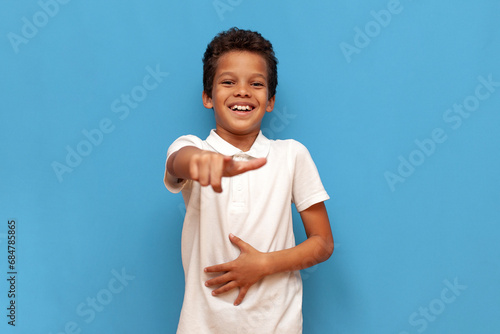 Slika na platnu african american teenage boy in white polo taunts and jokes and points with hand