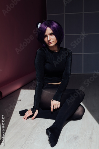 Schilderij op canvas Girl anime with purple hair Japan Cosplay