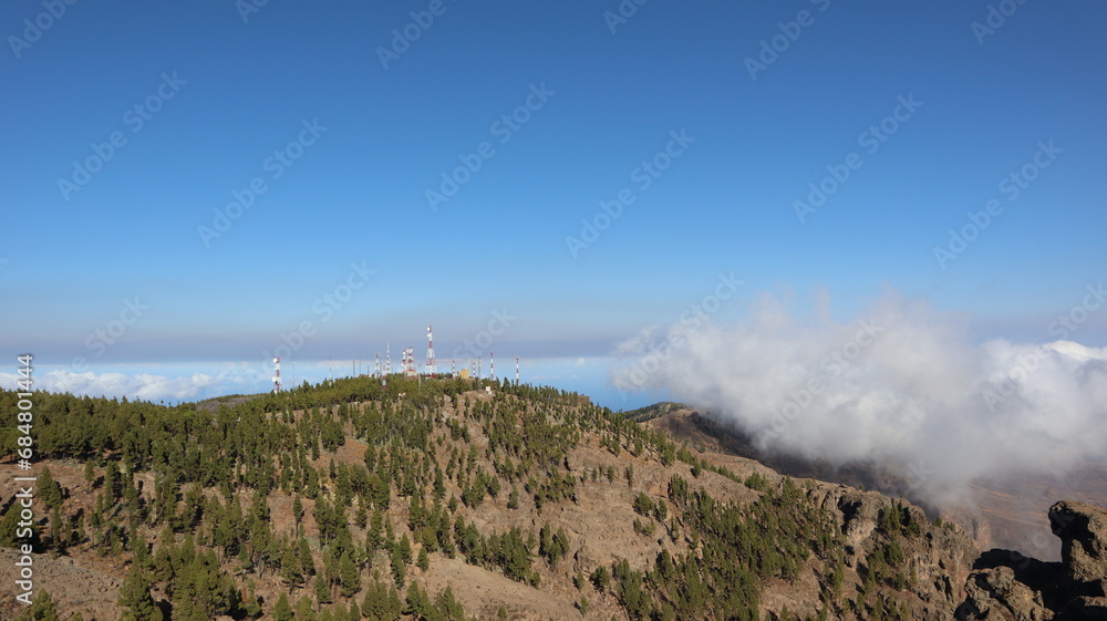 montaña en una isla