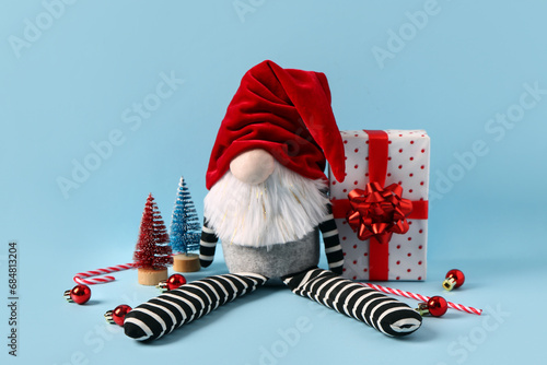 Christmas gnome with gift b...