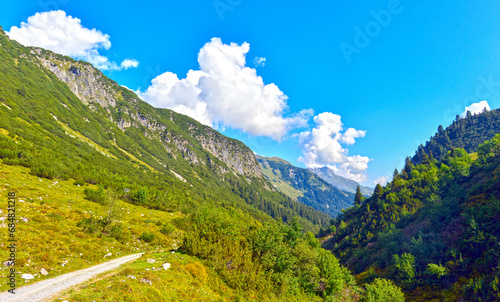 Wanderweg über Stierlochweg zum Stierlochjoch/Ravensburger Hütte im Lechquellengebirge Vorarlberg/Österreich photo