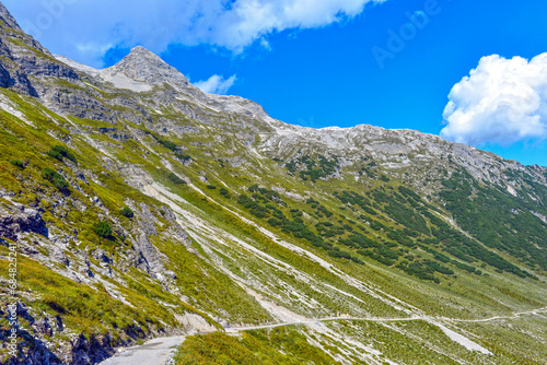 Wanderweg über Stierlochweg zum Stierlochjoch/Ravensburger Hütte im Lechquellengebirge Vorarlberg/Österreich photo