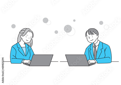 PCで仕事するスーツの男女