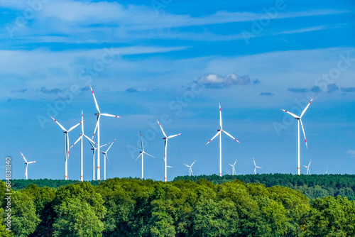 Windpark im Wald, Windkraftanlagen mitten im Wald, neue Genehmigungen für Windkraftanlagen im Wald