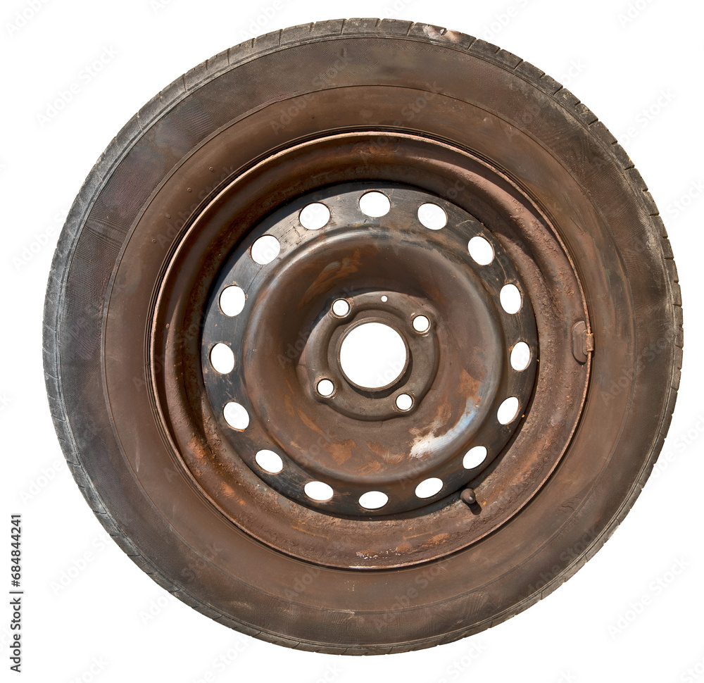 Obraz premium Old rusty wheel of a passenger car on an isolated background.