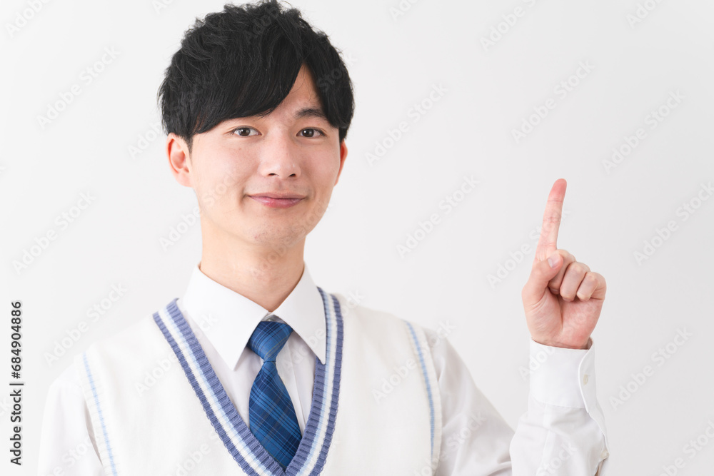学生服を着ている若い男性　学生イメージ