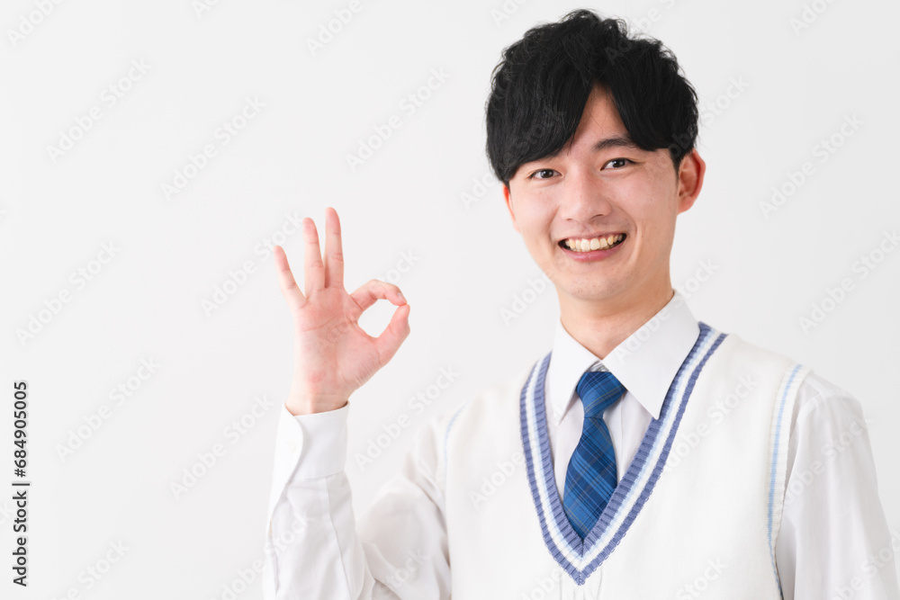 学生服を着ている若い男性　学生イメージ