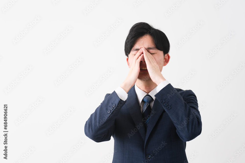 ビジネススーツを着ている若い男性 ビジネスイメージ ビジネススーツを着ている若い男性 ビジネスイメージ