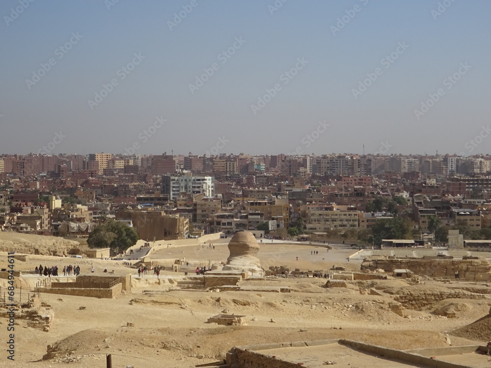 スフィンクスとギザの町並み　エジプト　تمثال أبو الهول بالجيزة　Sphinx, Giza Plateau, Egypt