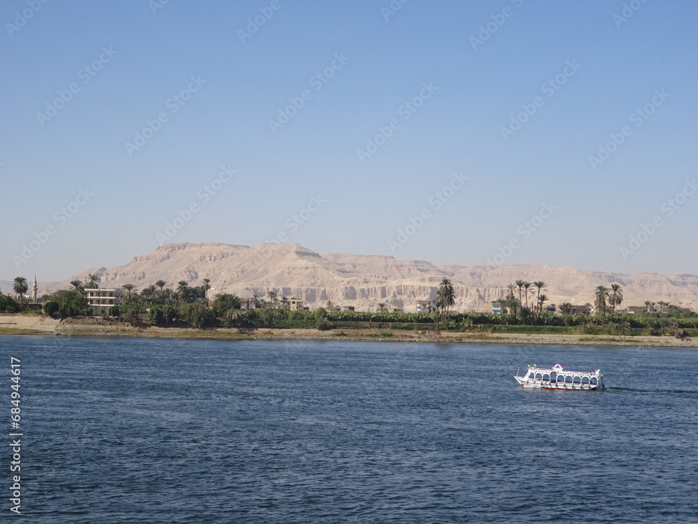 ルクソールからナイル川の景色　エジプト　Nile River, Luxor, Egypt　