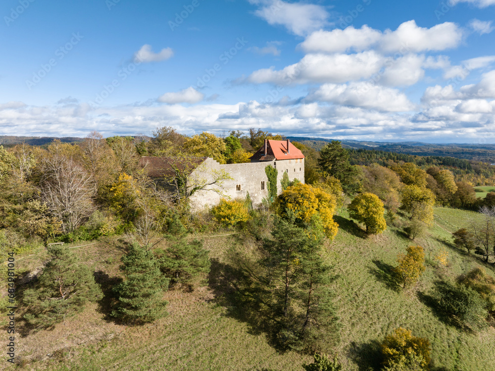 Luftbild von der Burg Friedingen, Friedinger Schlössle, oder Hohenfriedingen im Hegau Luftbild von der Burg Friedingen, Friedinger Schlössle, oder Hohenfriedingen im Hegau