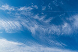 ばらける飛行機雲