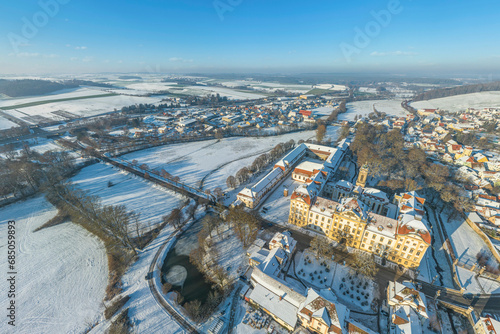 Winter in Ellingen im Fränkischen Seenland, Blick über die Residenz in die Region