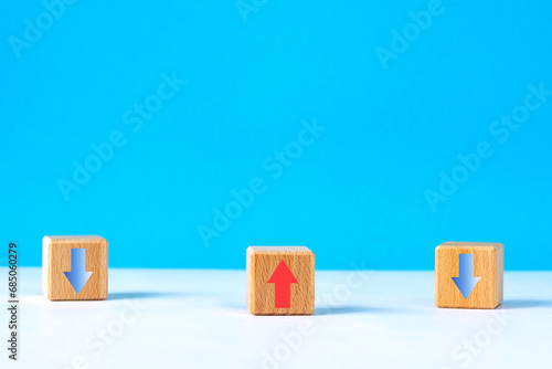 wooden cubes, arrows