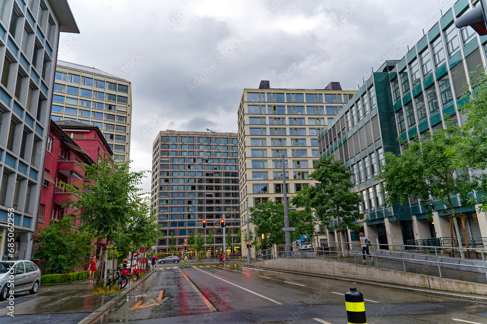 Φωτογραφία Storage street  with modern buildings at Swiss City of Zürich on a rainy summer day