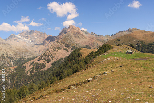 Wanderparadies über dem Val Masino; Blick von den Casere Scermendone auf Monte Disgrazia (3678 m) und Corni Bruciati (3114 m)