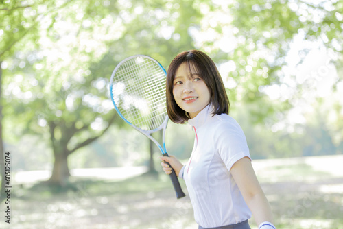 テニス　若い女 © Takaco