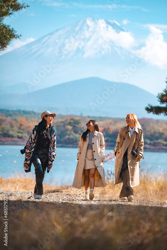 Happy tourist traveler woma...