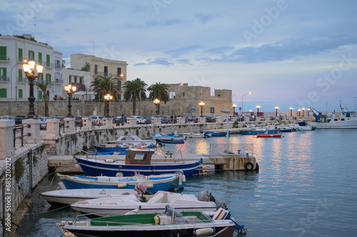 Obraz na płótnie Bari's Old Harbor - Fishing Boats and the Promenade in Puglia, Italy w salonie