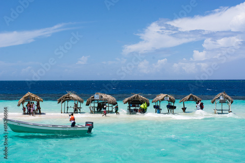 latinoamérica, caribe, mar, playa, botes, turismo, cayos, república dominicana photo