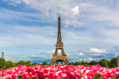 Eiffel Tower and fountains of Trocadero in Paris, France © Sergii Figurnyi