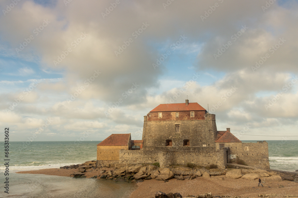 Le fort d'Ambleteuse, aussi appelé fort Vauban ou fort Mahon, est un fort situé sur le littoral de la commune d’Ambleteuse dans le Pas-de-Calais en France à l'entrée de l'estuaire de la Slack