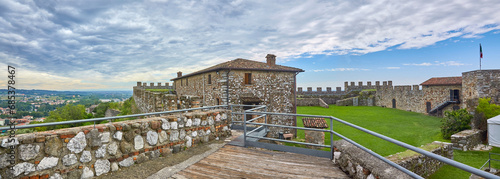 Fotografía View of the castle of Lonato del Garda, Italy. (Rocca di Lonato).