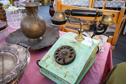 Vecchio telefono da collezione photo