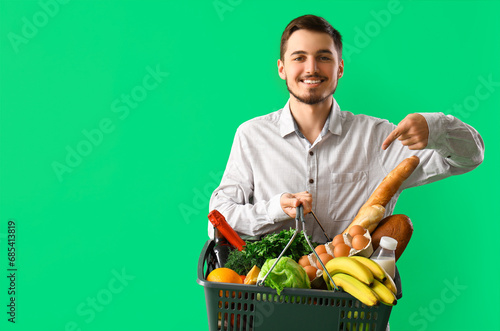 Young man pointing at shopp...