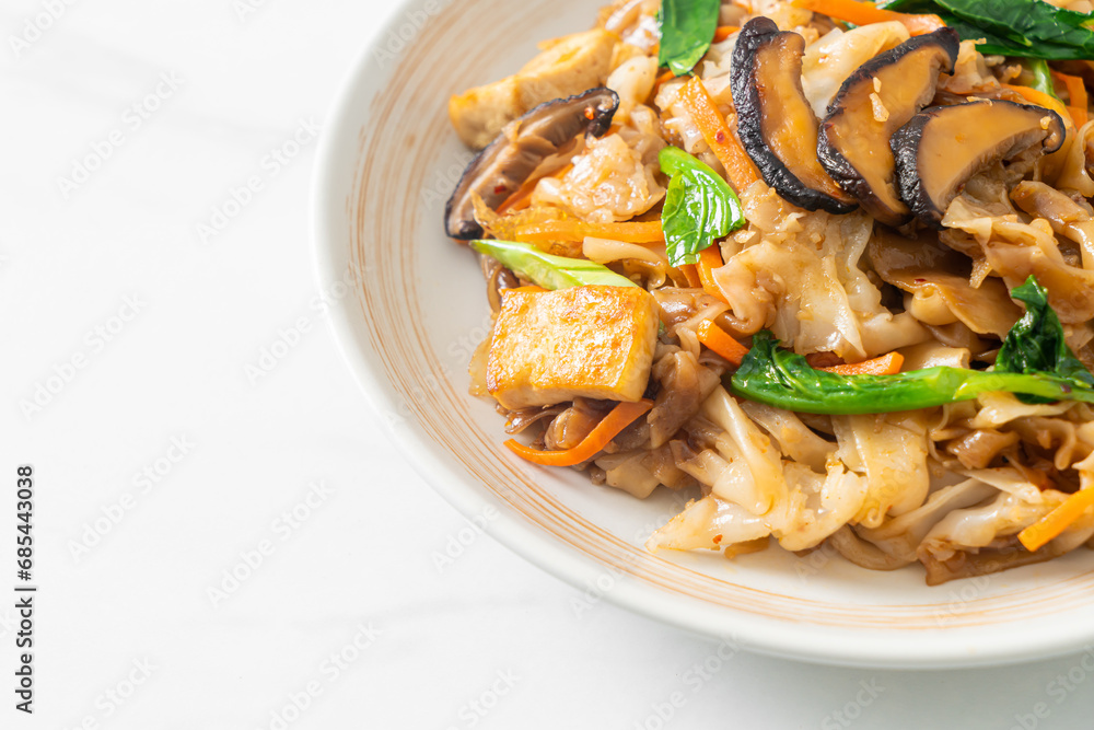 stir-fried noodles with tofu and vegetables stir-fried noodles with tofu and vegetables