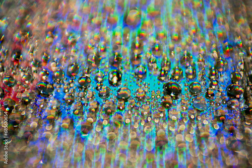 Krople wody na płycie CD, tekstura © Elżbieta Kaps