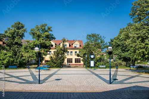 haldensleben, deutschland - idyllischer bahnhofsplatz im grünen photo