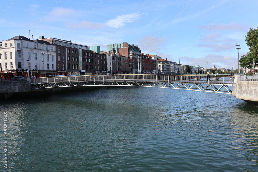 Dublino - Ponte pedonale Millennium Bridge da Ormond Quay Lower